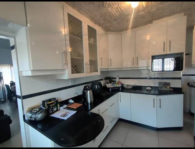 3 BEDROOM HOUSE FOR SALE IN MONTFORD